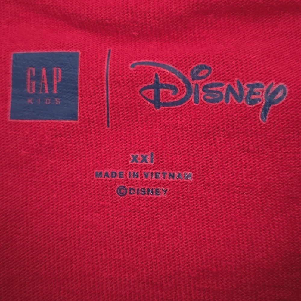GAP red tshirt